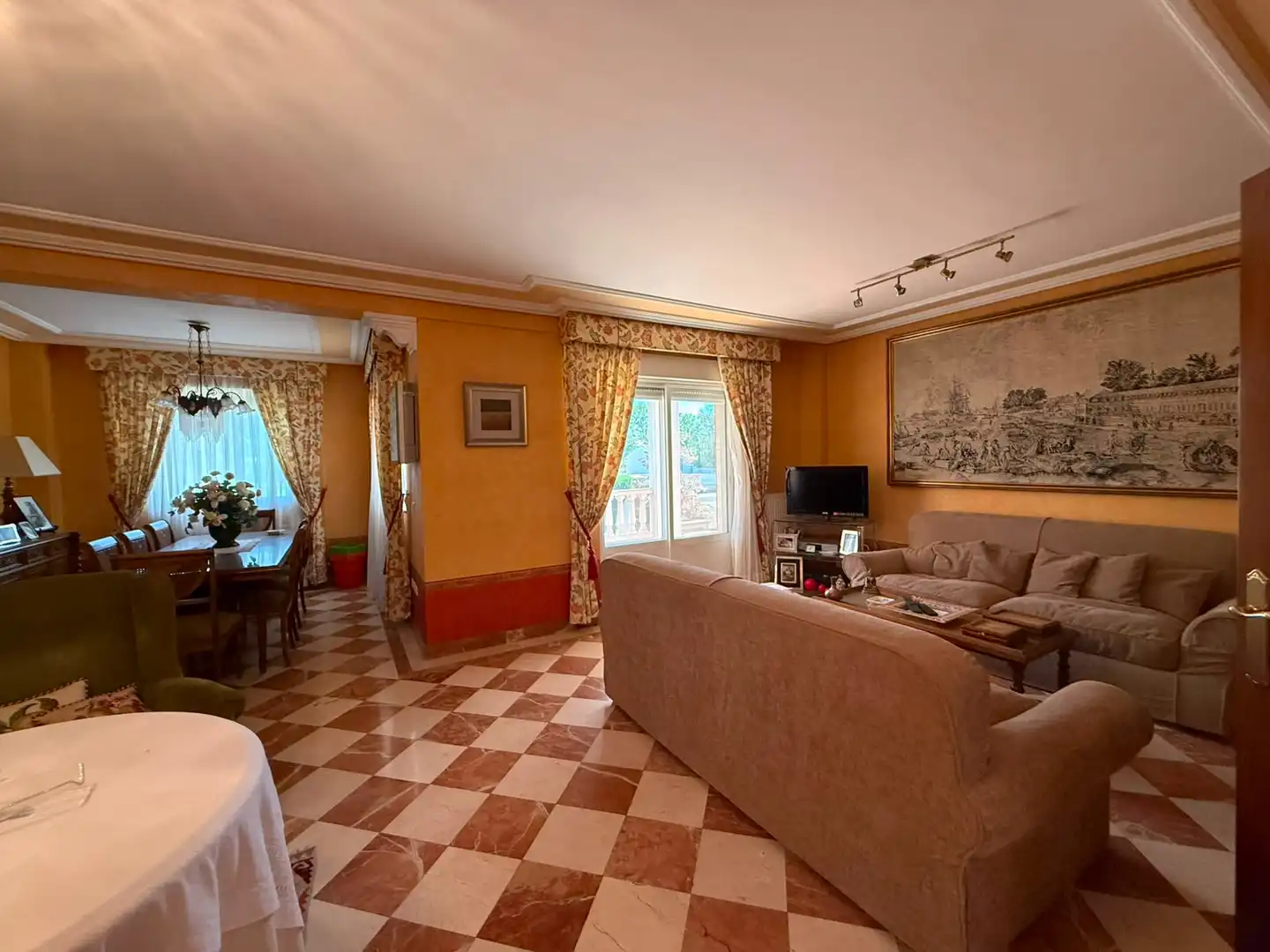 Wohnzimmer von Einfamilien-Reihenhaus zum Verkauf in Santa Marta de Tormes mit Klimaanlage, Heizung und Privatgarten