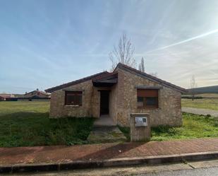 Vista exterior de Casa o xalet en venda en Merindad de Río Ubierna amb Jardí privat