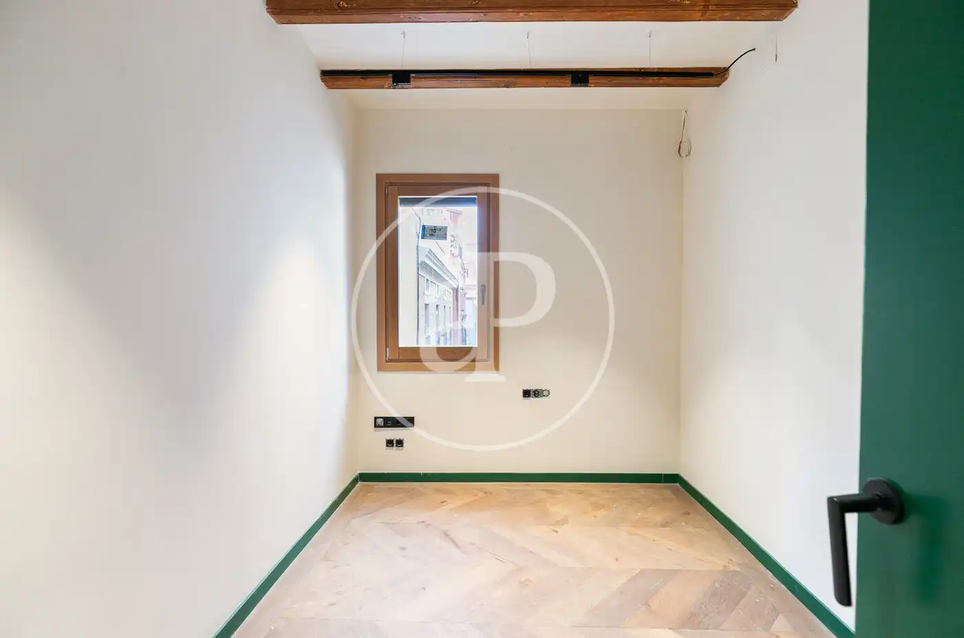 Dachboden zum Verkauf in Barcelona mit Klimaanlage, Heizung und Terrasse