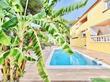 Casa con piscina en venta en Marbella