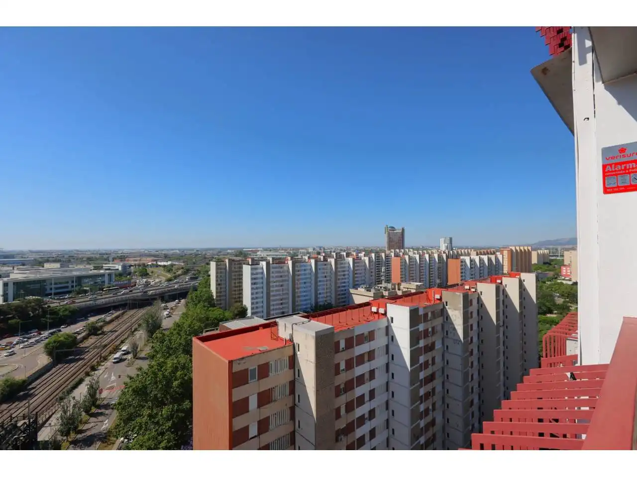 Exterior view of Flat for sale in L'Hospitalet de Llobregat  with Furnished and Balcony