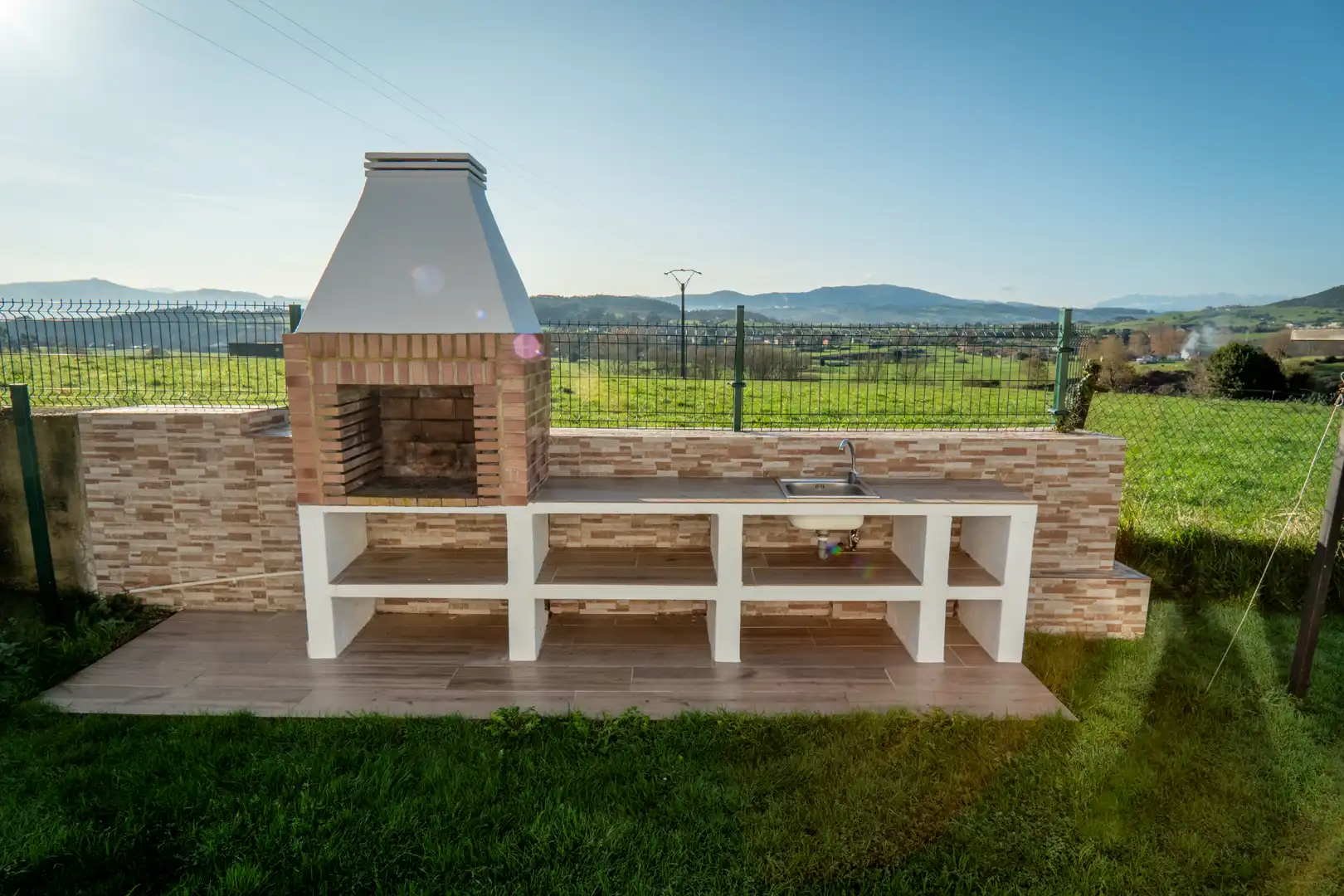 Terrassa de Casa o xalet en venda en Santillana del Mar amb Calefacció, Jardí privat i Parquet