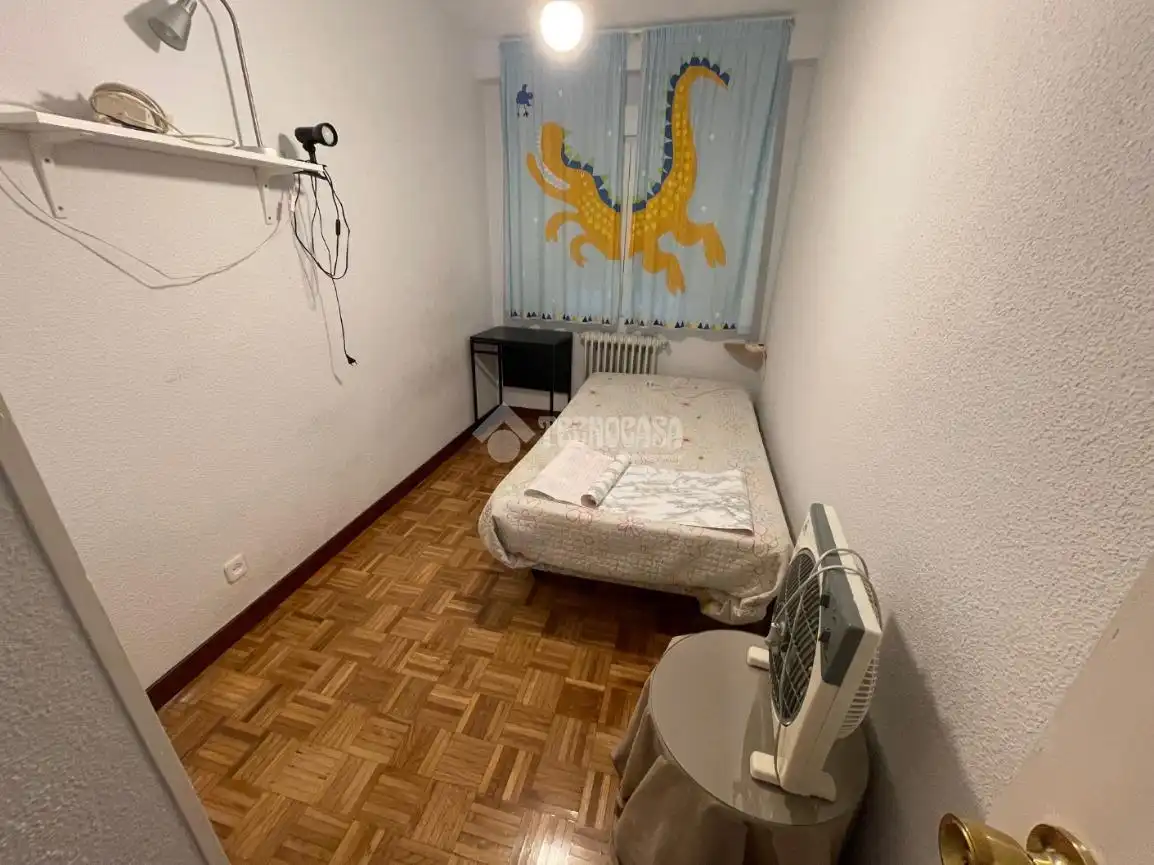 Dormitori de Pis de lloguer en Madrid amb Aire condicionat, Calefacció i Terrassa