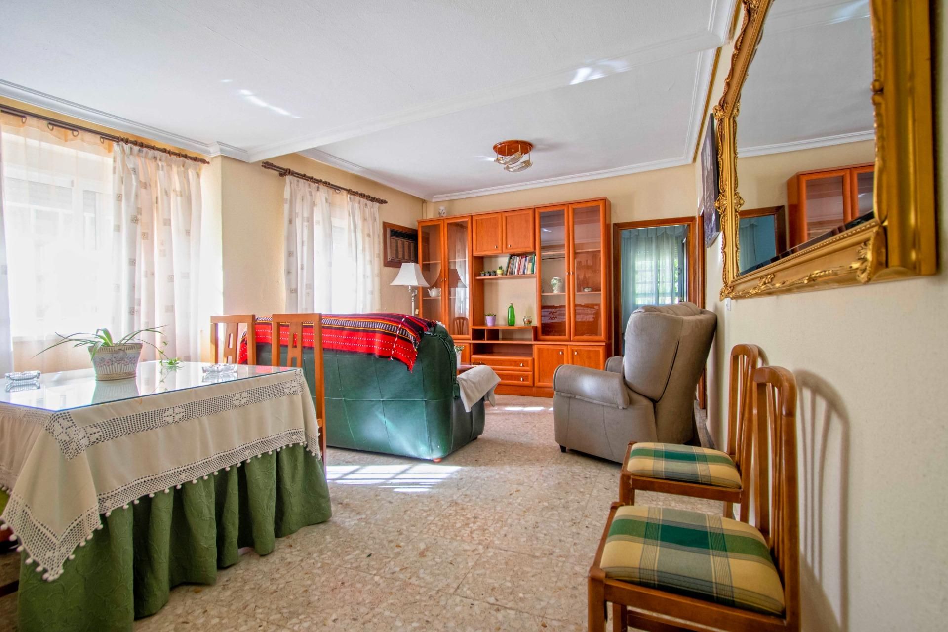 Sala d'estar de Pis en venda en  Sevilla Capital