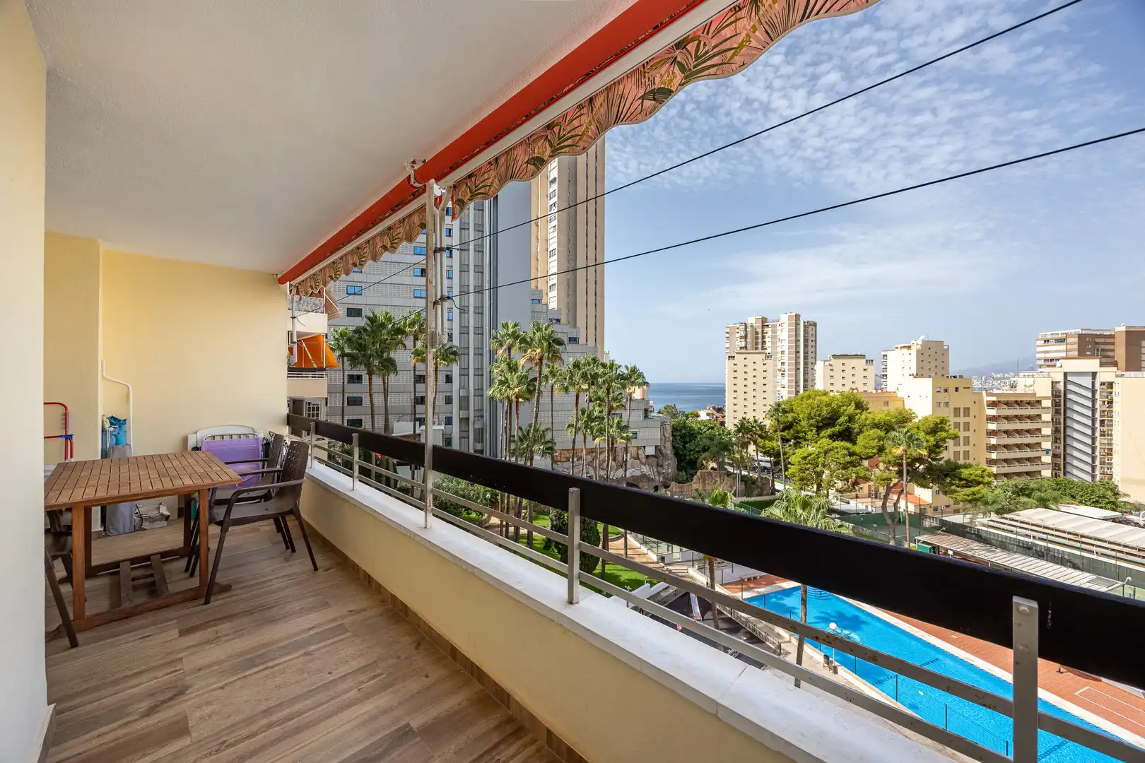 Vista exterior de Piso en venta en Benidorm con Piscina, Amueblado y Piscina comunitaria