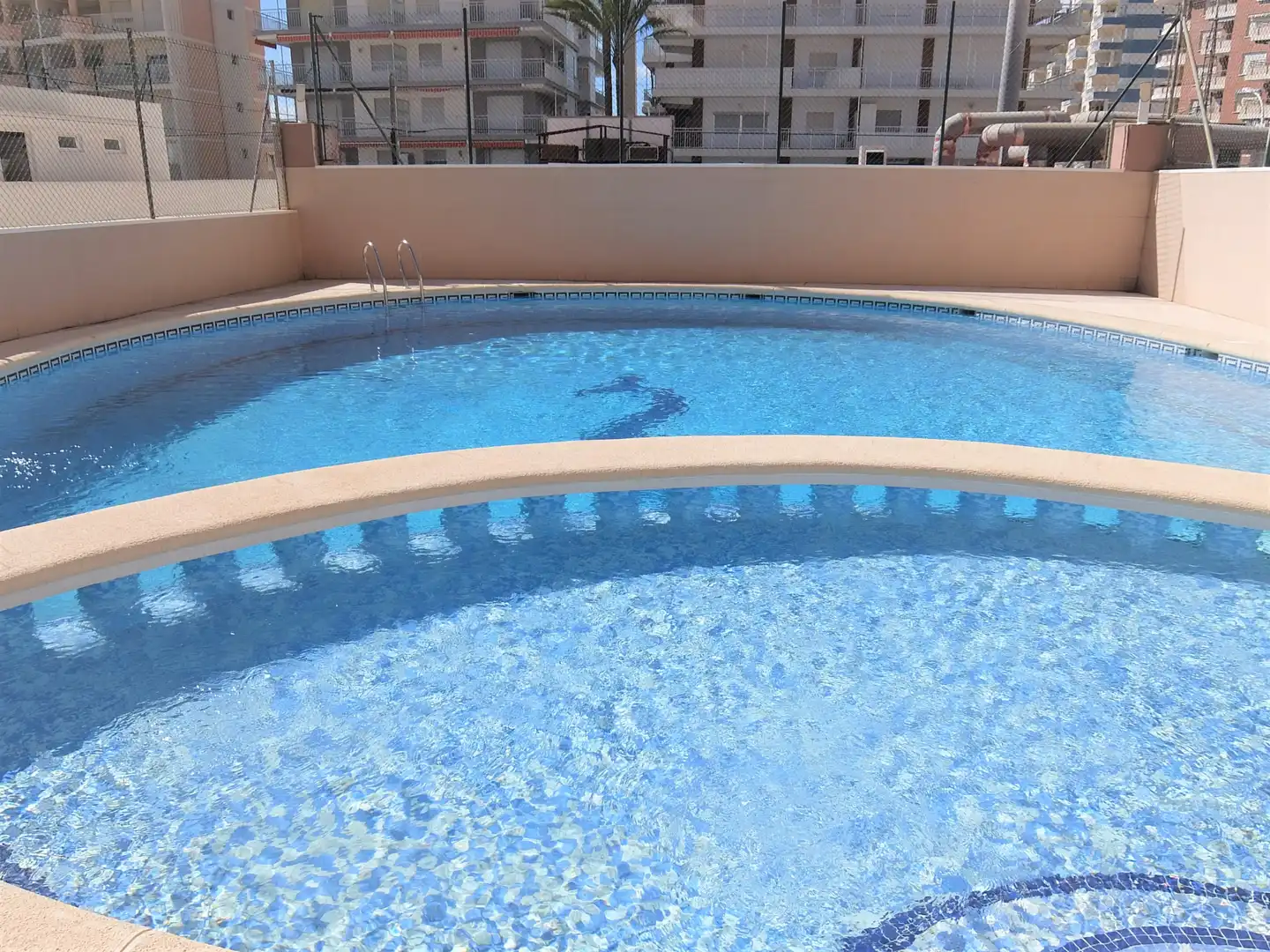 Piscina de Apartament de lloguer en Gandia amb Aire condicionat, Calefacció i Parquet