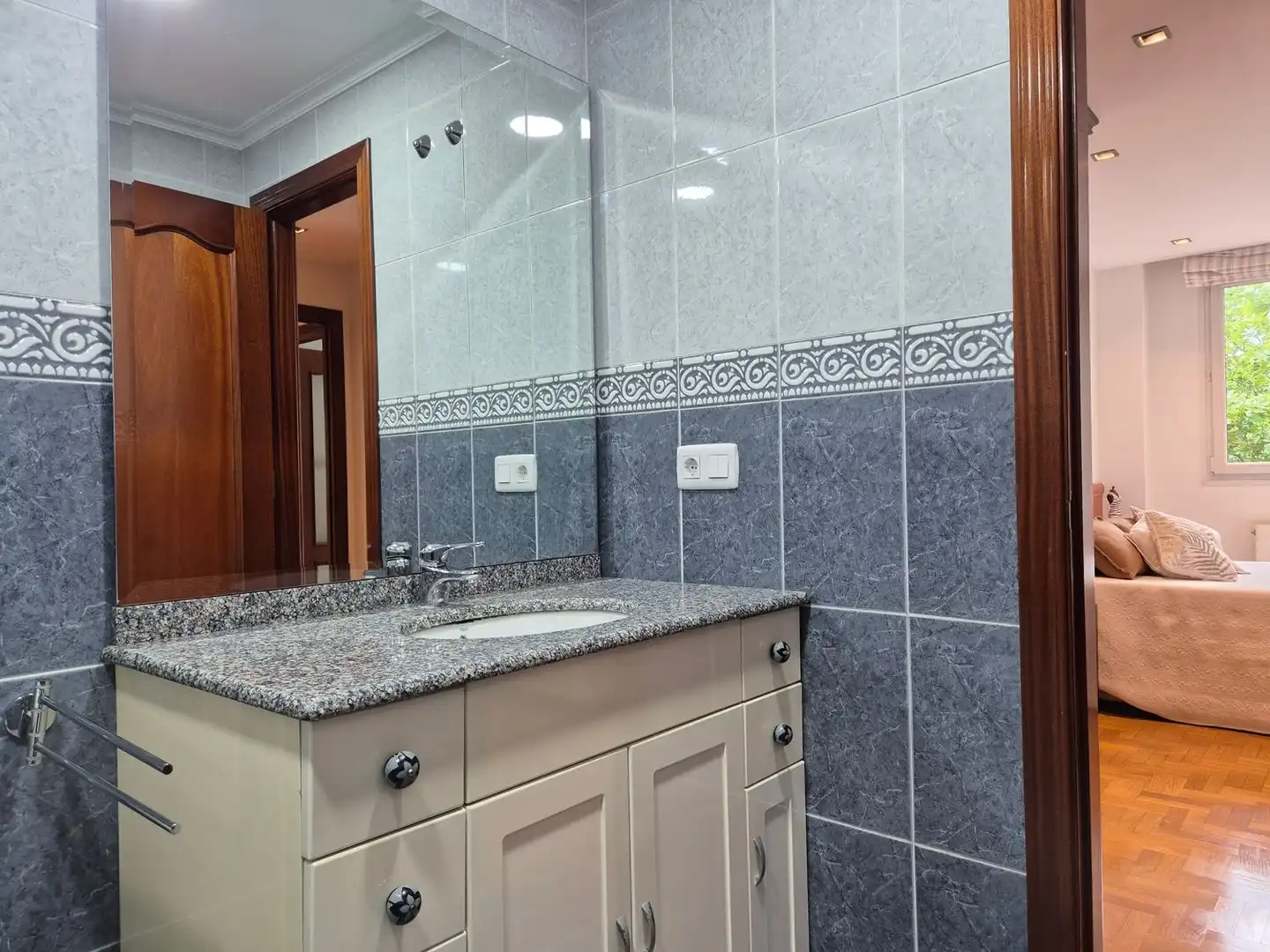 Badezimmer von Wohnung zum Verkauf in Gijón  mit Heizung, Abstellraum und Schwimmbad