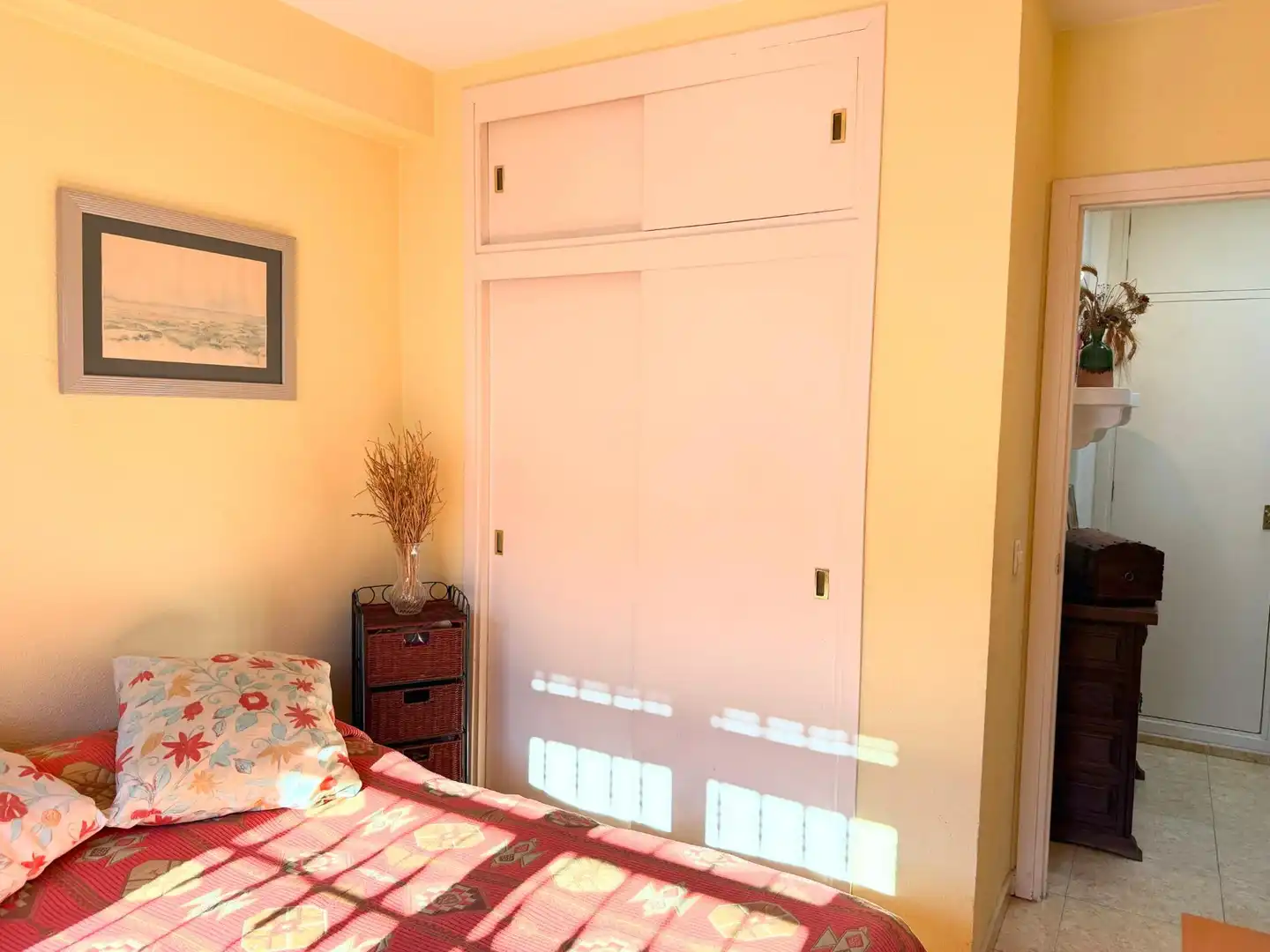 Habitación de Casa adosada en venta en Sevilla con Aire acondicionado, Calefacción y Jardín privado