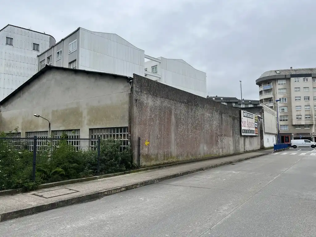 Local commercial à louer à Avenida Fonteculler 70, imagen 3