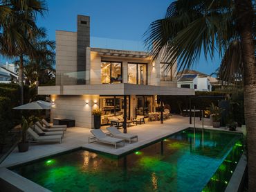 Casa con balcón en venta en Nueva Andalucía