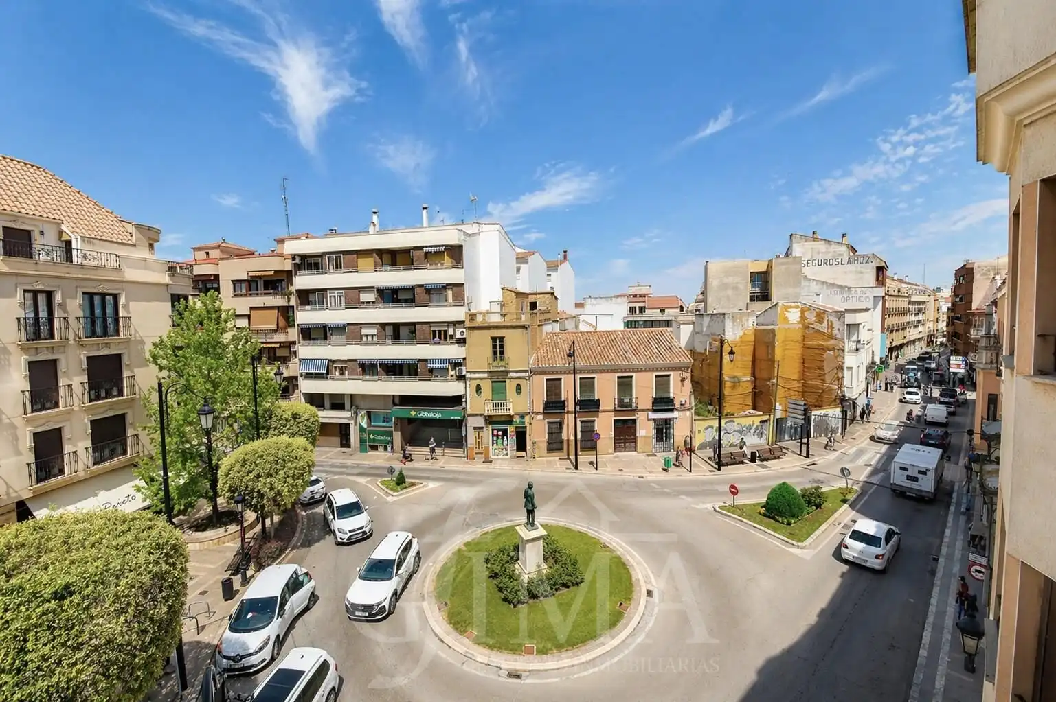 Vista exterior de Dúplex en venda en Tomelloso amb Aire condicionat, Terrassa i Traster