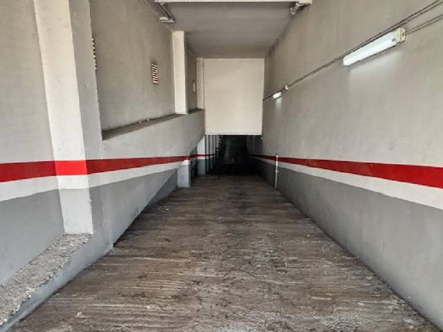 Garaje en Venta en Ensanche - Parque Santa Rosa