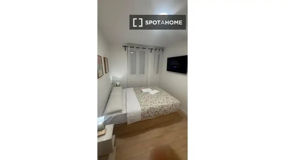 Bedroom of Flat for rent in Madrid  with Air Conditioner, Heating and Furnished