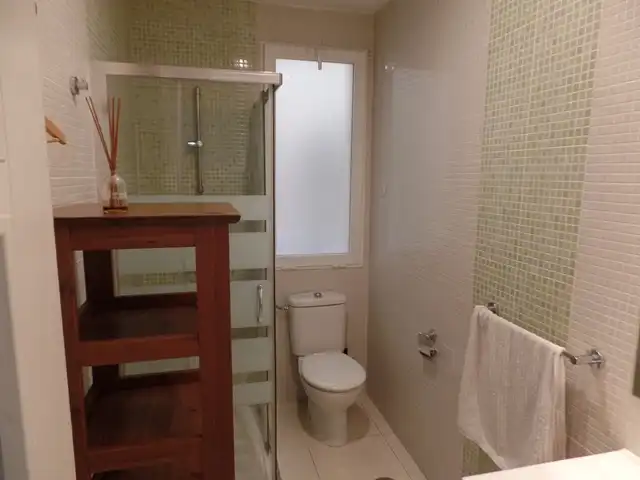 Baño de Piso en venta en Madrid con Calefacción, Horno y Lavadora