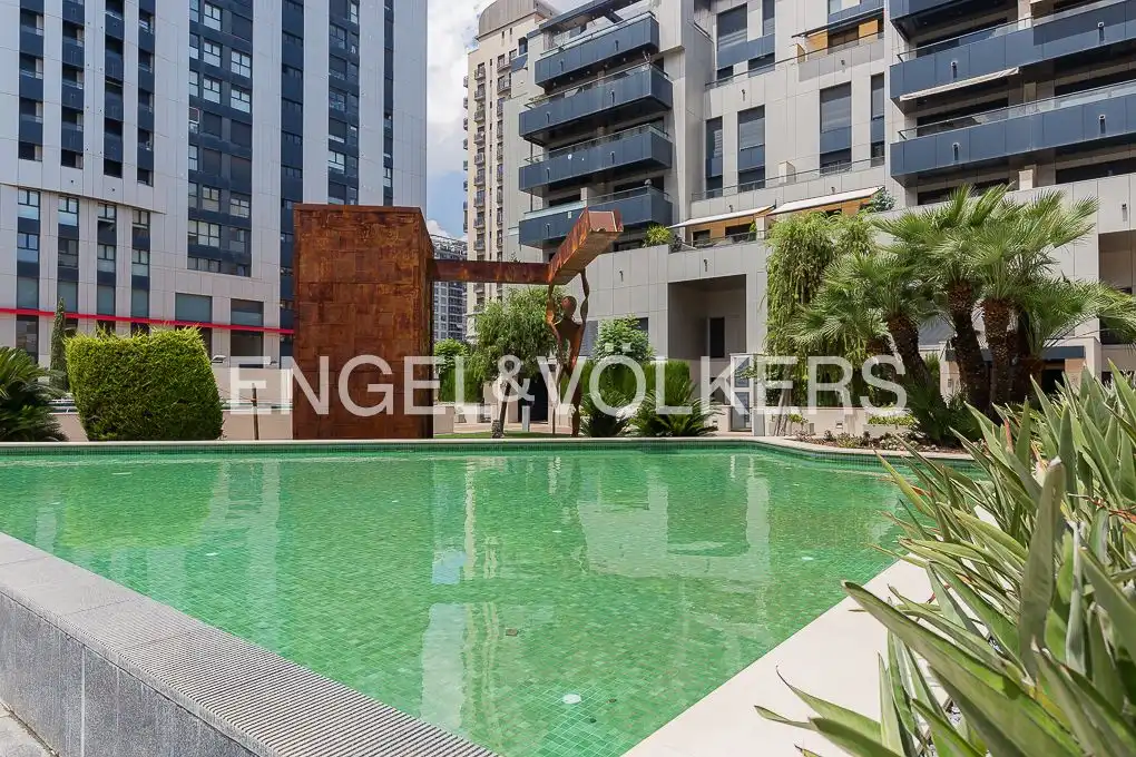 Piscina de Dúplex en venta en Valencia con Aire acondicionado, Calefacción y Jardín privado