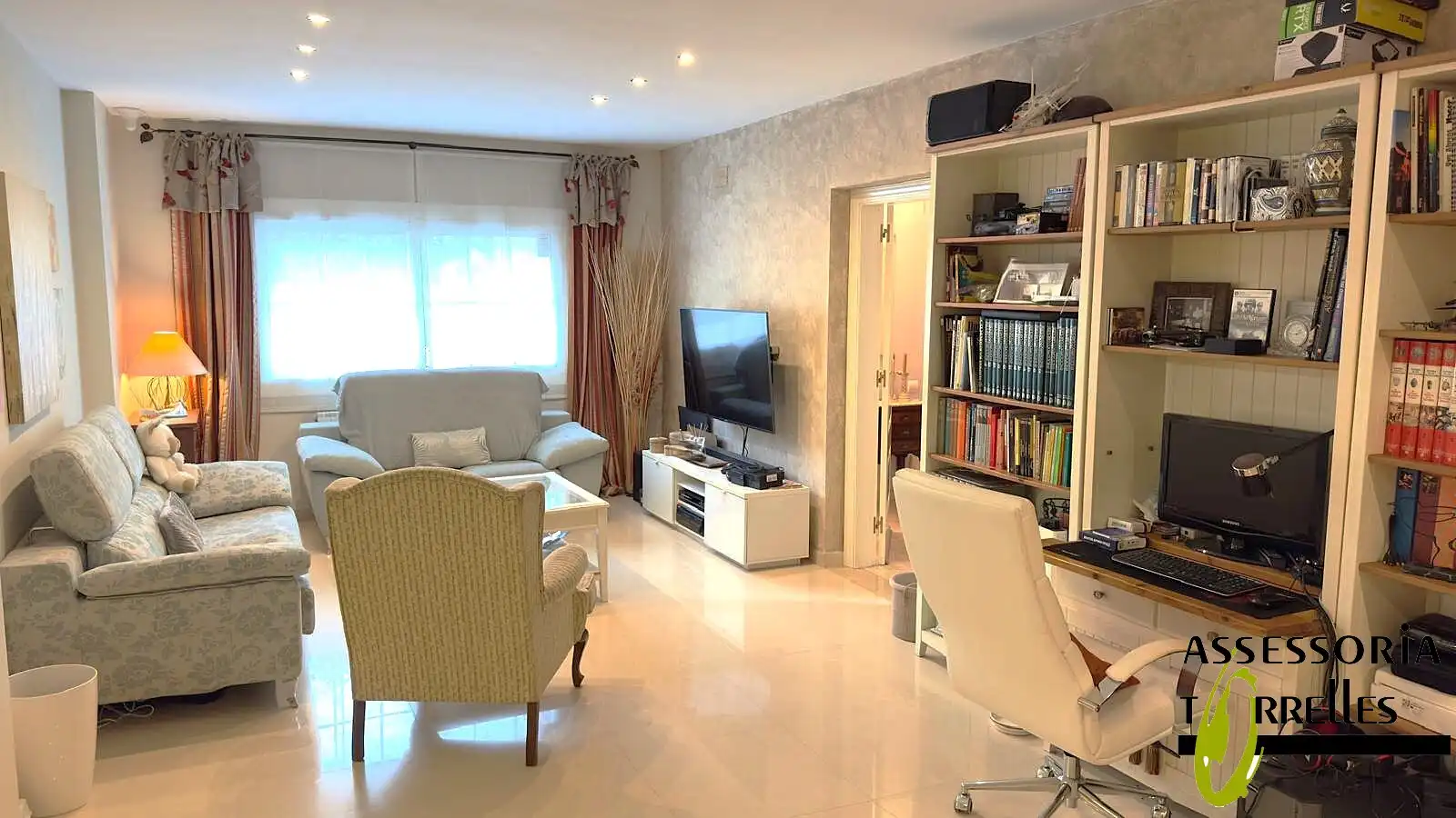 Wohnzimmer von Haus oder Chalet zum Verkauf in Torrelles de Llobregat mit Heizung, Privatgarten und Parkett