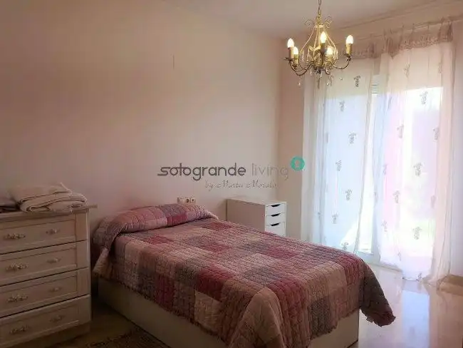 Habitación de Apartamento en venta en Sotogrande con Aire acondicionado, Calefacción y Terraza