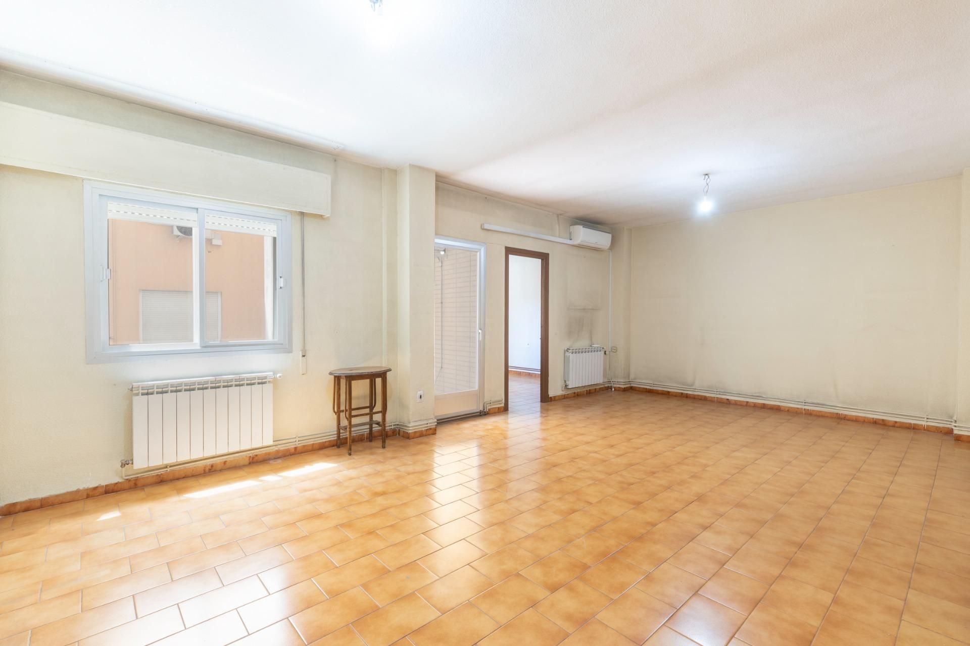 Flat for sale in  Granada Capital  with Terrace and Balcony