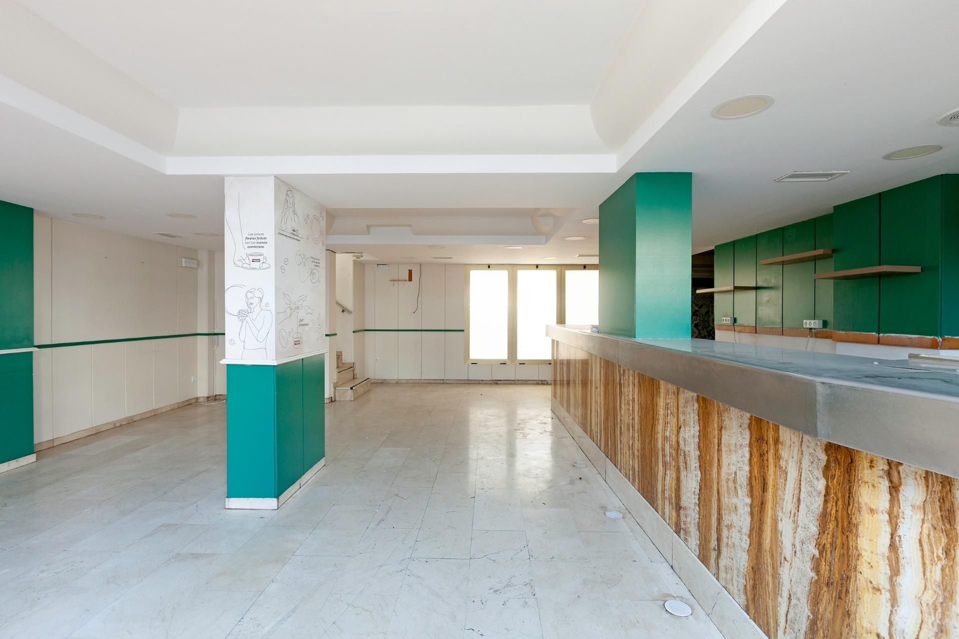 Local en venta en Alicante / Alacant con Aire acondicionado