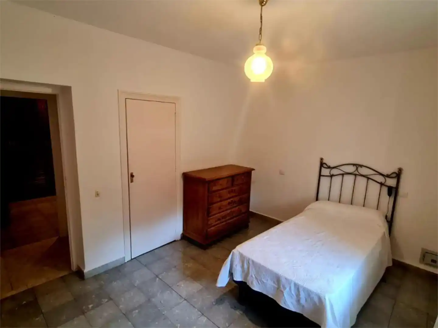 Dormitori de Casa o xalet en venda en Marbella amb Jardí privat i Traster