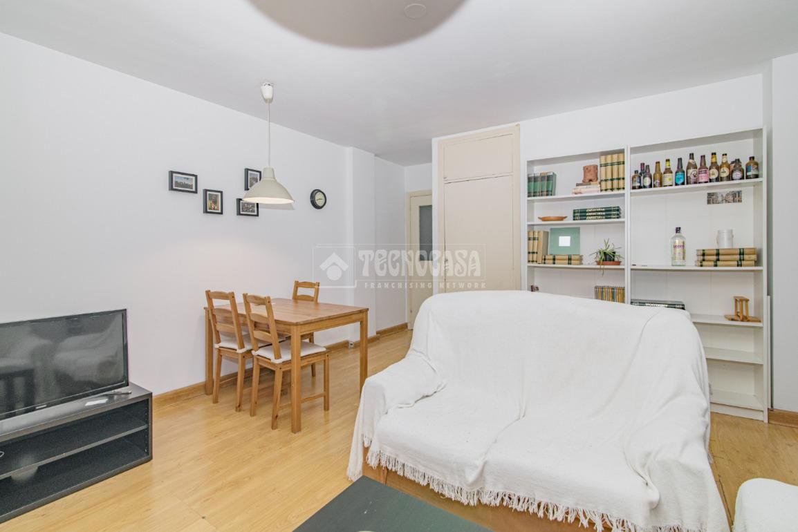 Living room of Flat for sale in  Granada Capital  with Balcony