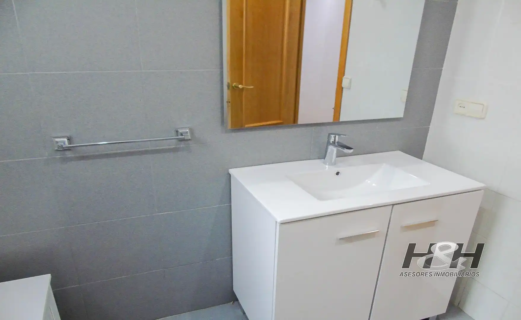 Bany de Pis de lloguer en Burjassot amb Parquet i Balcó