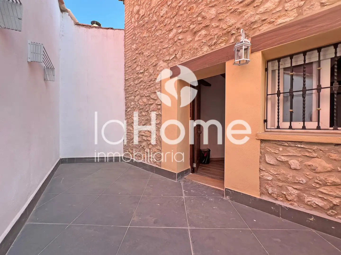 Vista exterior de Casa adosada en venta en Paterna con Aire acondicionado, Terraza y Horno