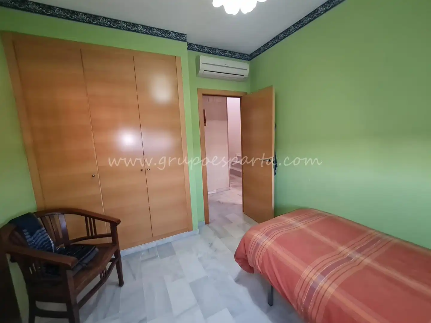 Habitación de Casa adosada en venta en Huévar del Aljarafe con Aire acondicionado, Jardín privado y Terraza
