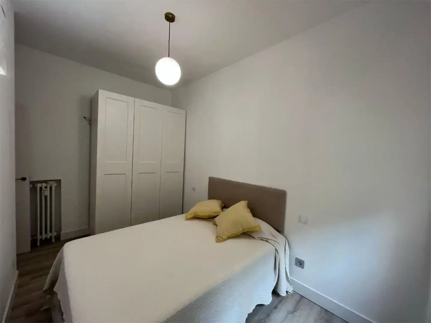 Dormitori de Pis de lloguer en Madrid amb Aire condicionat, Parquet i Moblat