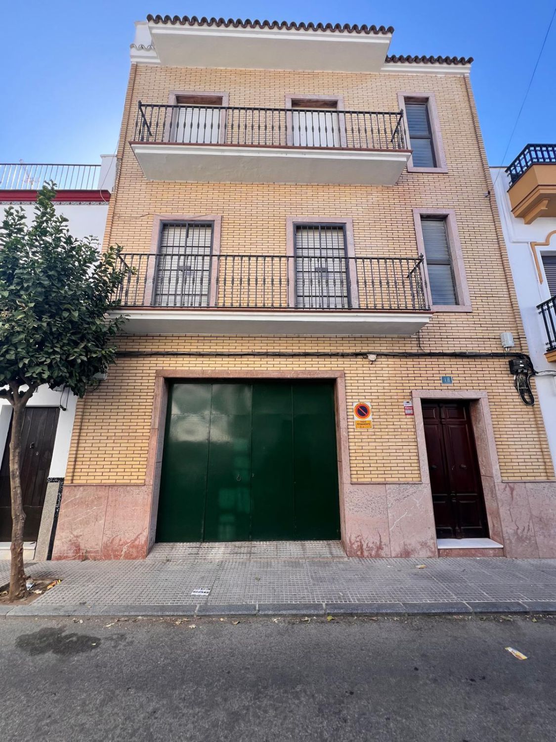 Exterior view of House or chalet for sale in Los Palacios y Villafranca