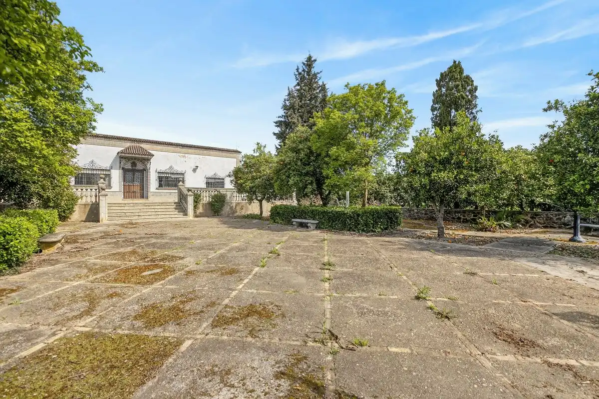 Finca rústica en venta en C. Pablo Picasso, Lora del Río