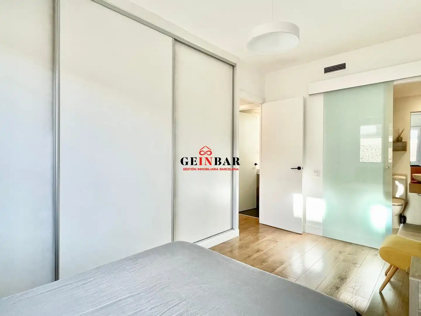 Schlafzimmer von Wohnung zum Verkauf in Barcelona mit Klimaanlage, Heizung und Parkett