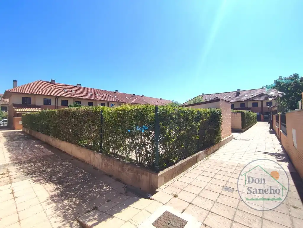 Jardín de Casa adosada en venta en Viana de Cega con Calefacción, Jardín privado y Terraza