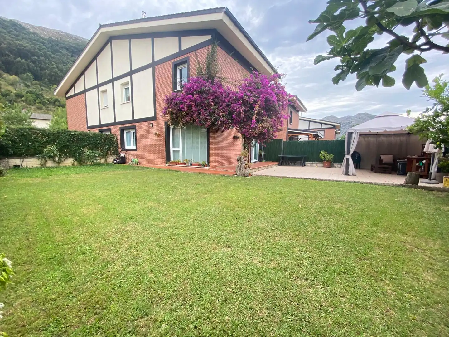 Villa mit Garten zum Verkauf in Barrio Islares 42
