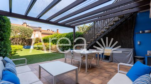 Foto 2 de Casa adosada en venta en Calle Joan Fuster, Camí de la Serra, Mataró