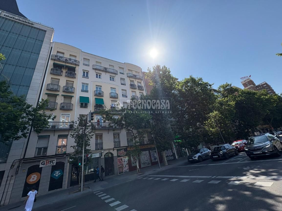 Vista exterior de Pis en venda en  Madrid Capital amb Calefacció
