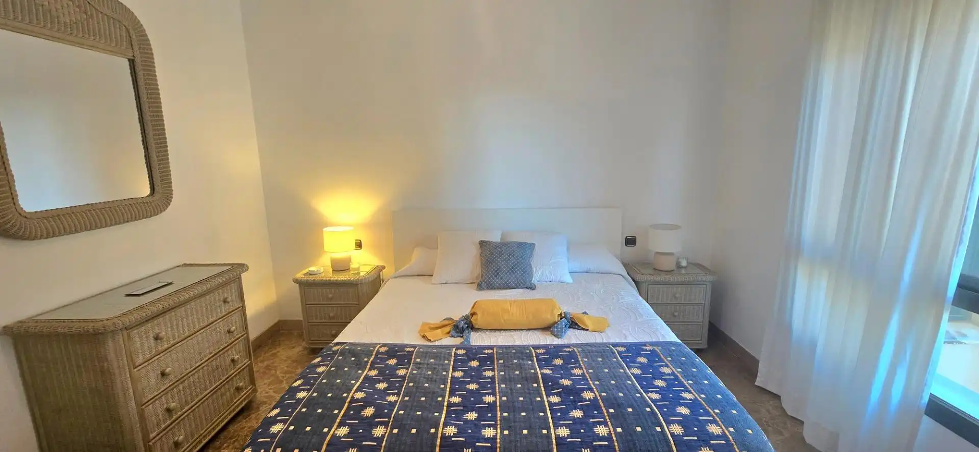 Dormitori de Pis de lloguer en Marbella amb Aire condicionat, Moblat i Jacuzzi
