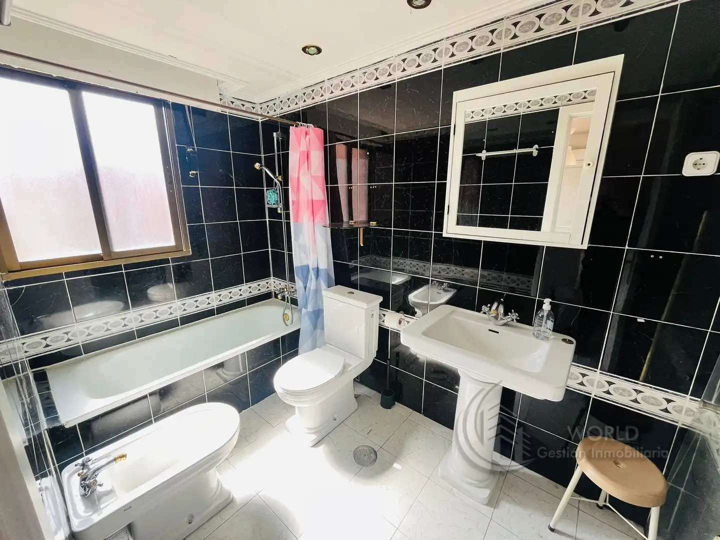Bathroom of Attic for rent in Madrid  with Air Conditioner, Heating and Terrace