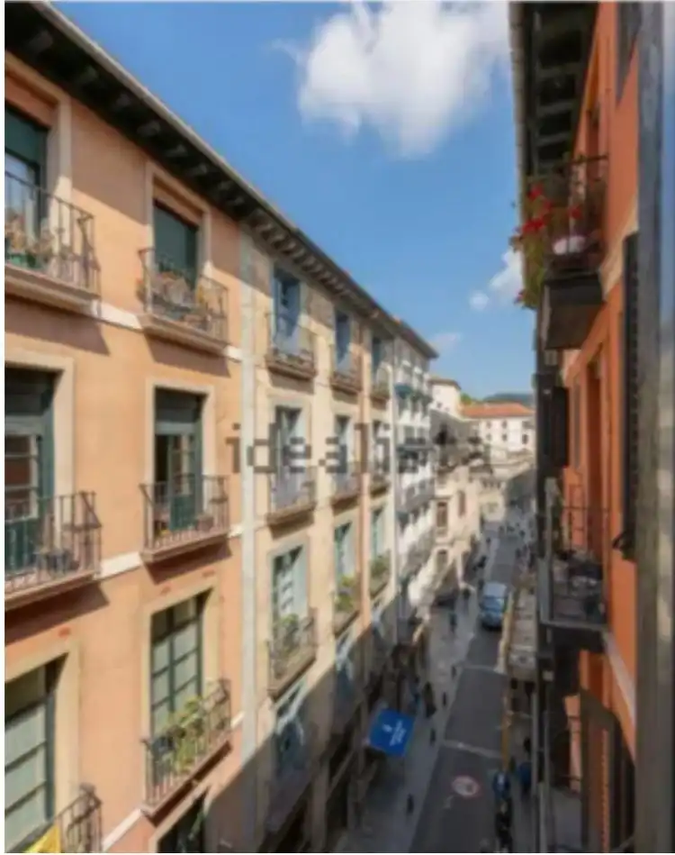 Vista exterior de Pis de lloguer en Bilbao  amb Calefacció i Moblat