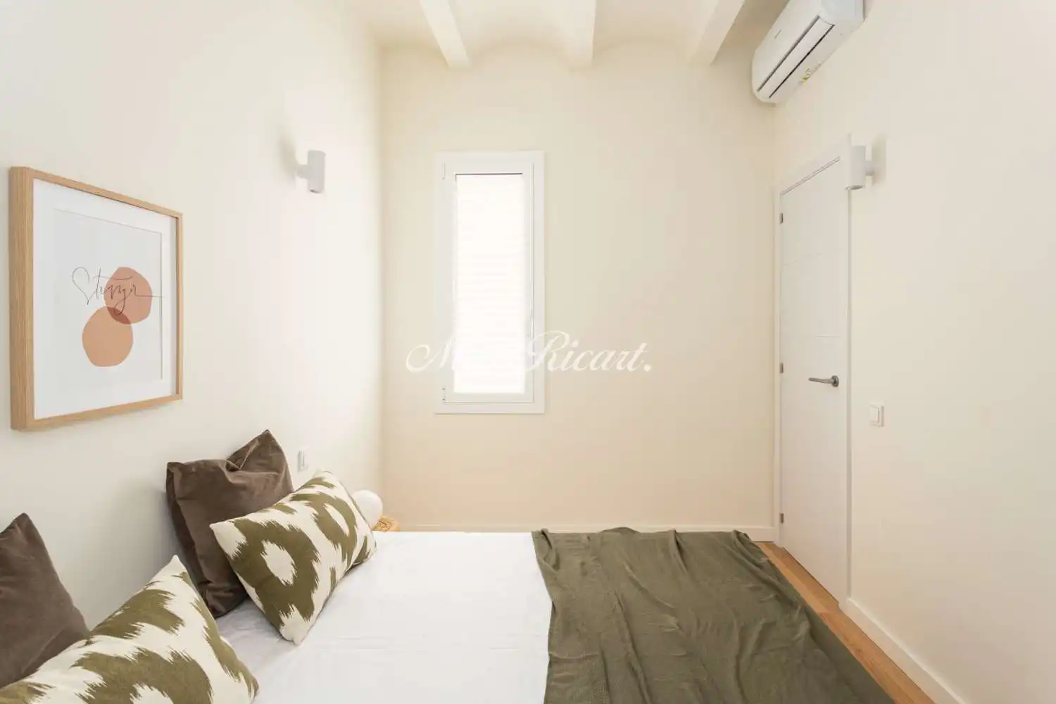 Bedroom of Flat for sale in Barcelona  with Air Conditioner, Heating and Balcony