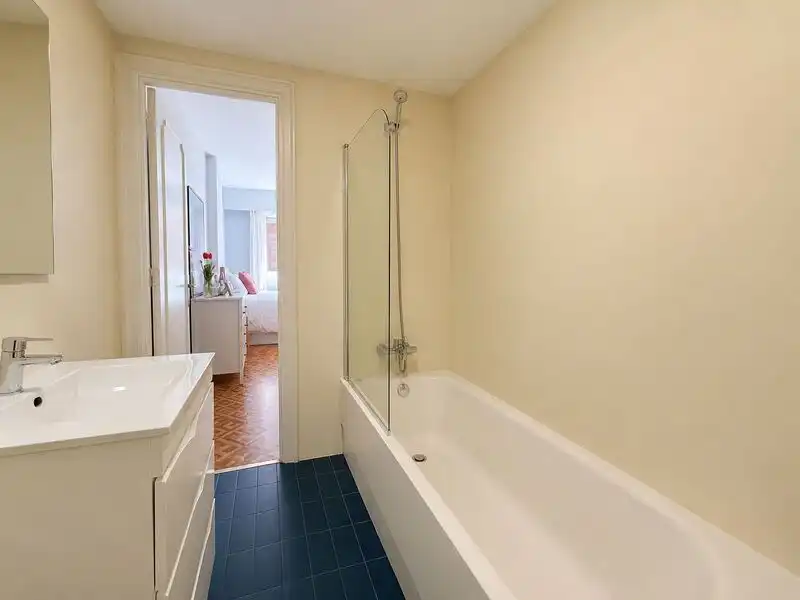 Bathroom of Flat for sale in Madrid  with Air Conditioner, Heating and Swimming Pool