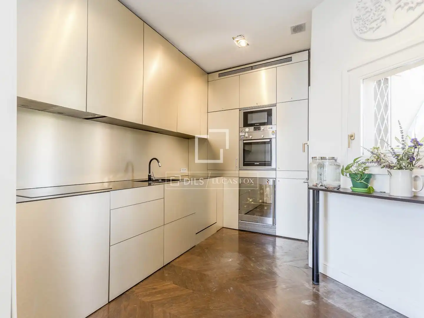 Küche von Wohnung zum Verkauf in Barcelona mit Klimaanlage, Parkett und Terrasse