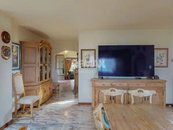 Sala d'estar de Casa o xalet en venda en Vigo  amb Calefacció, Jardí privat i Terrassa