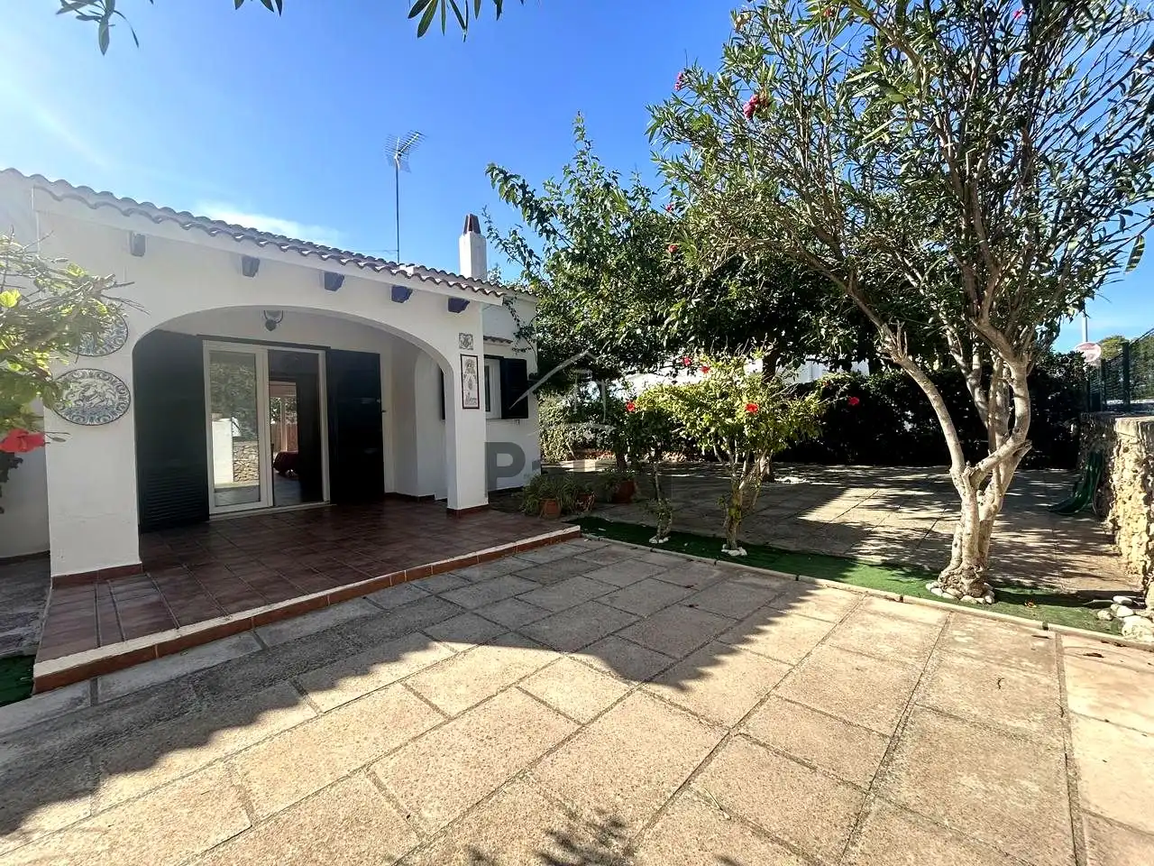 Casa con jardín en venta en Cala Blanca, imagen 2