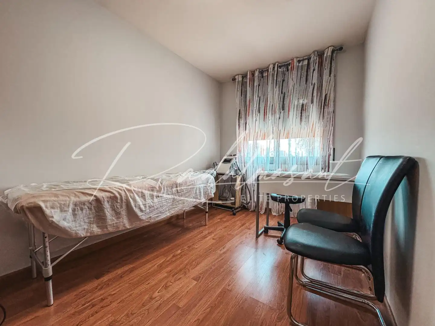 Schlafzimmer von Einfamilien-Reihenhaus zum Verkauf in Perafort mit Klimaanlage, Privatgarten und Parkett