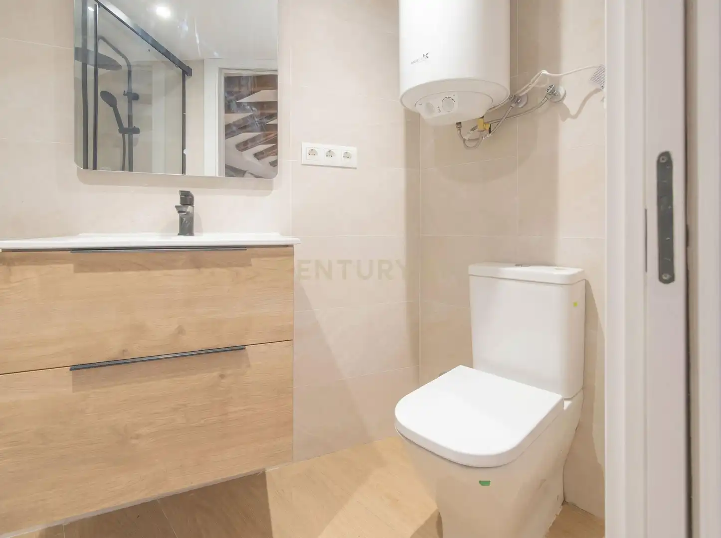 Baño de Piso en venta en Madrid con Aire acondicionado, Lavadora y Microondas