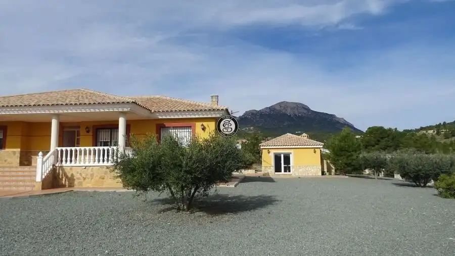 Vista exterior de Finca rústica en venda en Lorca amb Jardí privat, Terrassa i Moblat