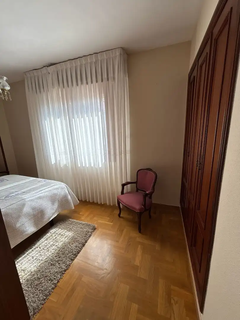 Habitación de Piso de alquiler en Oviedo  con Calefacción, Parquet y Amueblado