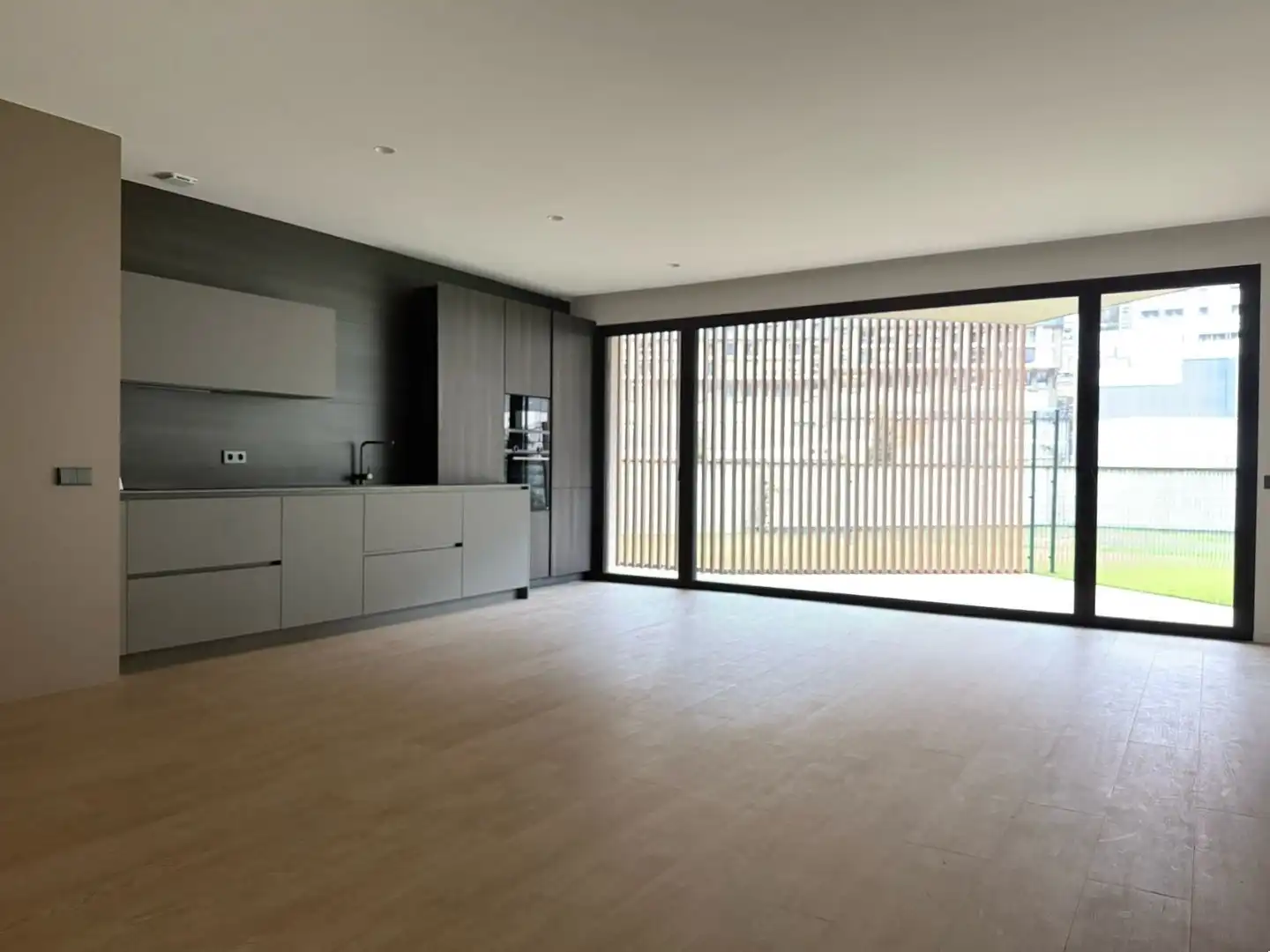 Ground floor with pool to rent in Av. Tarragona White Angel, imagen 5