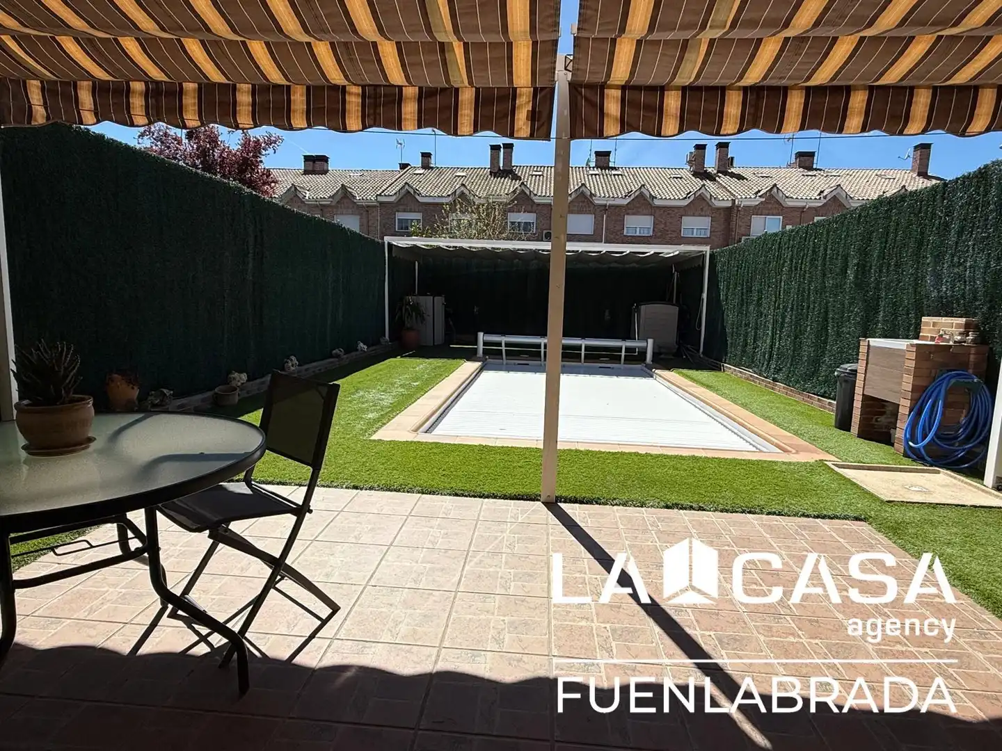 Jardí de Casa adosada en venda en Griñón amb Aire condicionat, Terrassa i Piscina